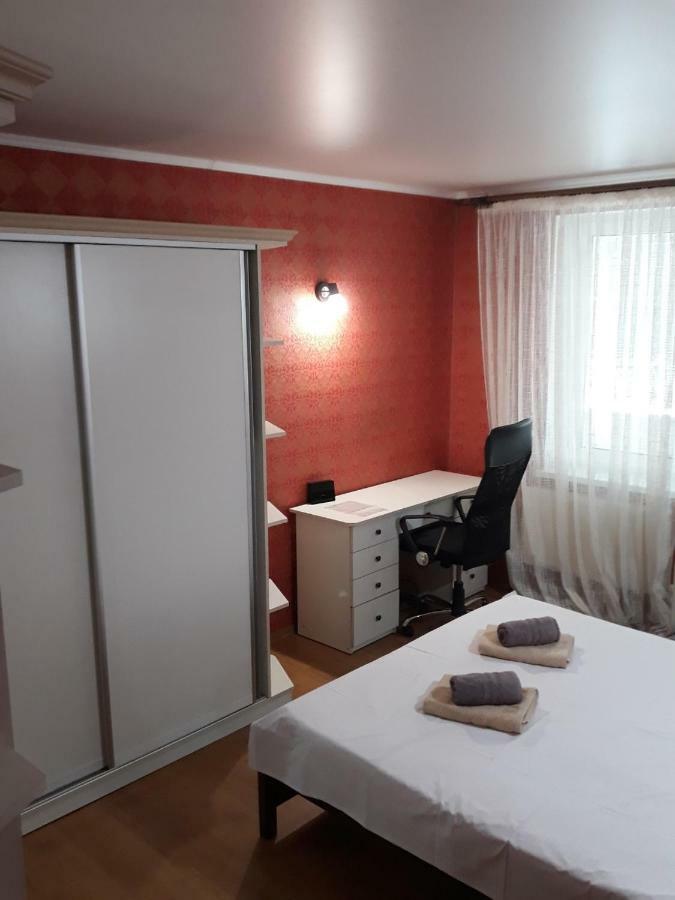 Large 2-Bedroom Apartament In The Center 키시나우 외부 사진