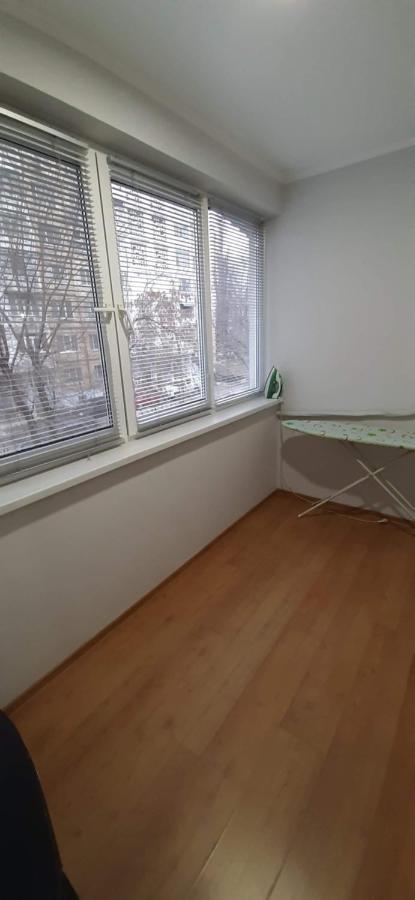 Large 2-Bedroom Apartament In The Center 키시나우 외부 사진